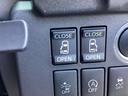 電動スライドドアの操作部分です。リアドアは左右ともに電動スライドドアになっています