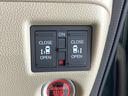 電動スライドドアの操作部分です。リアドアは左右ともに電動スライドドアになっています