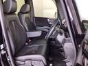 フロントシートはベンチシートです。ベンチシ―トは運転席と助手席の移動もスムーズ!狭い駐車場での乗り降りに便利です。シートの間にコンソールボックスやドリンクホルダーがないため、車内空間も広く感じます