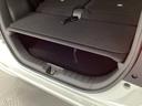2段でも積める便利な荷室。備え付けのボードを使えば上下で積みわけができて便利です。