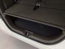 2段でも積める便利な荷室。備え付けのボードを使えば上下で積みわけができて便利です。