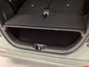 2段でも積める便利な荷室。備え付けのボードを使えば上下で積みわけができて便利です。