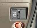 電動スライドドアの操作部分です。リアドアは左側が電動スライドドアになっています