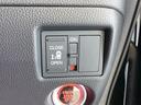 パワースライドドアの開閉はスマートキーのリモコンやドアノブは勿論、運転席側のスイッチ操作でも開閉ができ、安全・簡単です