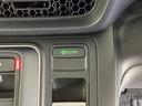 【ｅコンスイッチ】低燃費運転をサポートするＥＣＯＮモード。スイッチをＯＮすると、エンジンやトランスミッション、Ａ／Ｃなどを協調制御し、燃費の向上に貢献。エコドライブの効果を高めます。