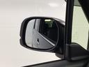 【電動格納ミラー】運転席にあるボタン一つで左右のミラーを畳めます。