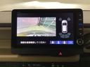 バックギアに入れますとご覧のような画像に自動的に切り替わります。車庫入れ時に役立ちます。