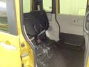 後席の座面をはねあげると、後席のあったスペースがそのまま高さのある荷室空間に!背の高い荷物も横にせずそのまま積み込めます。もちろん左右片方だけのアレンジも可能です。
