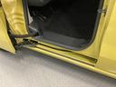 ホンダ車の低床ボディは乗りやすく、足元も広びろですよ。
