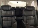 【ウォークスルー】車外に出なくても３列目シートまで移動が可能です。子育てや荷物が多いときなど利便性が高いです。