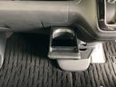 運転席/助手席どちらでも使えるカップホルダーです。