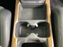 運転席/助手席どちらでも使えるカップホルダーです。