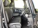 フロントシートはベンチシートです。ベンチシ―トは運転席と助手席の移動もスムーズ。狭い駐車場での乗り降りに便利です。