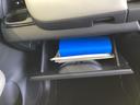 グローブボックスに車載書類を収納できます