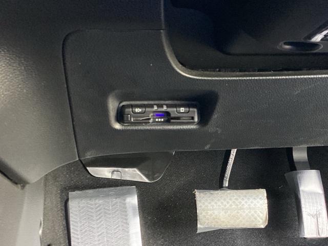 フィット ホーム　純正メモリーナビＬＥＤライト　助手席エアバッグ　ワンオーナー車　踏み間違い防止　ＥＴＣ車載器　地デジ　ＤＶＤ　Ｂカメラ　サイドエアバック　禁煙車　スマートキー　パワーウインドウ　盗難防止装置　クルコン（14枚目）