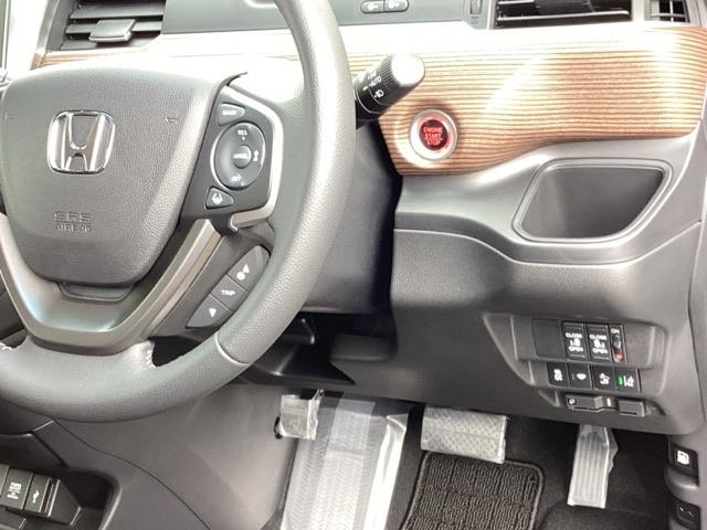 フリード＋ クロスター　純正メモリーナビＬＥＤライト　キーレス　横滑り防止　禁煙車　両側電動ドア　フルセグＴＶ　ＵＳＢ　Ｒカメ　カーテンエアバック　ドラレコ　オートクルーズコントロール　アイドリングストップ　イモビライザー（15枚目）