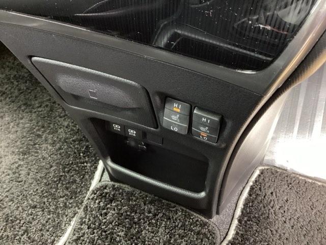 エスクァイア Ｇｉプレミアムパッケージブラックテーラード　ＫＥＮＷＯＯＤ製ナビ　フルセグ視聴　盗難防止システム　衝突軽減システム　ＬＥＤランプ　キーフリー　スマキー　３列　ＤＶＤ再生　アイドリングストップ　オートエアコン　ＥＴＣ　横滑り防止機能　エアバッグ（12枚目）