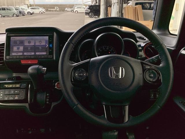 Ｎ－ＢＯＸカスタム ＧターボＳＳパッケージ　ナビ装着用スペシャルパッケージ＋ＥＴＣ車載器（ナビ連動）オートエアコン（プラズマクラスター搭載）　ＥＣＯＮ　Ｂモニター　スマートエントリー　ＶＳＡ　盗難防止システム　ＡＡＣ　ナビＴＶ　パワステ　ＤＶＤ（3枚目）