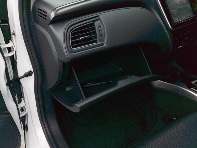 グレイス ハイブリッドＬＸ・ホンダセンシング　ナビ装着用スペシャルパッケージ＋ＥＴＣ車載器（ナビゲーション連動）ＬＥＤヘッドライト（インラインタイプ）（ハイ／ロービーム、オートレベリング機構付）　ＬＥＤライト　リアカメラ　ＵＳＢ　横滑り防止（39枚目）