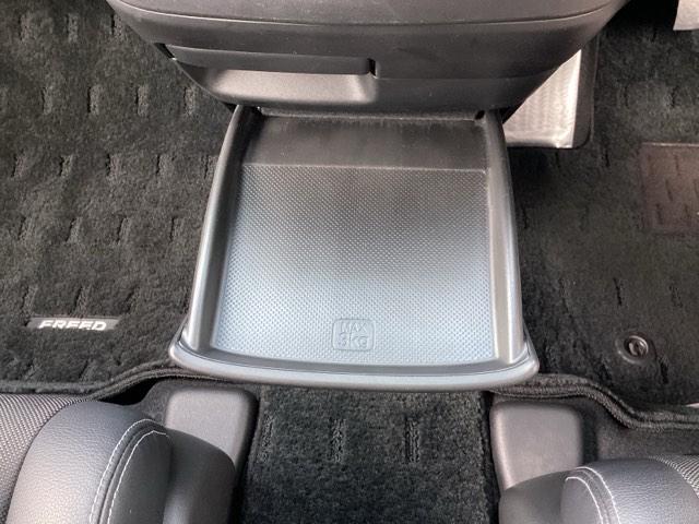 フリードハイブリッド ハイブリッド・ＥＸ　地デジフルセグＴＶ　シ－トヒ－タ－　整備記録簿　リヤカメラ　ＬＥＤライト　フルオートエアコン　ＡＢＳ　ＤＶＤ再生可　ウォークスルー　サイドエアバッグ　キーフリー　ナビ＆ＴＶ　アイドリングストップ（25枚目）