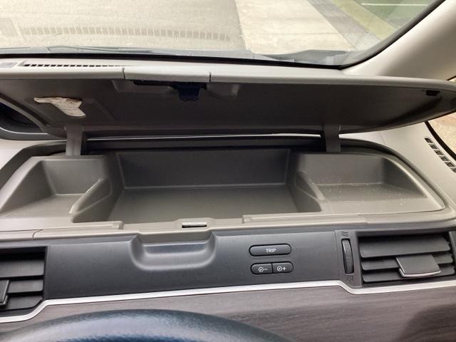 フリードハイブリッド ハイブリッド・ＥＸ　地デジフルセグＴＶ　シ－トヒ－タ－　整備記録簿　リヤカメラ　ＬＥＤライト　フルオートエアコン　ＡＢＳ　ＤＶＤ再生可　ウォークスルー　サイドエアバッグ　キーフリー　ナビ＆ＴＶ　アイドリングストップ（28枚目）