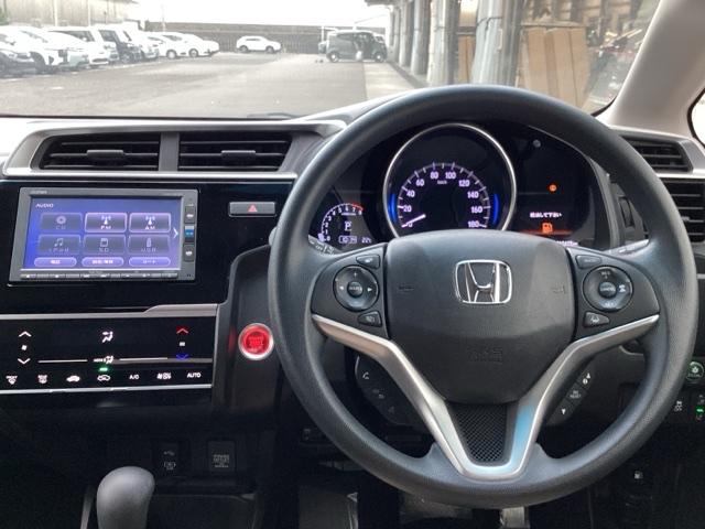 フィット １３Ｇ・Ｌホンダセンシング　フルオート・エアーコンディショナー（プラズマクラスター技術搭載）　ＥＴＣ車載器　サイドカーテンエアバック　Ｄレコ　ＵＳＢ　リアカメラ　エアバック　パワーウインドウ　記録簿　キーフリーシステム　ＶＳＡ（3枚目）
