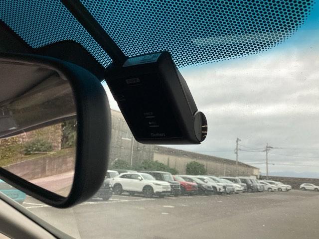 フィット １３Ｇ・Ｌホンダセンシング　フルオート・エアーコンディショナー（プラズマクラスター技術搭載）　ＥＴＣ車載器　サイドカーテンエアバック　Ｄレコ　ＵＳＢ　リアカメラ　エアバック　パワーウインドウ　記録簿　キーフリーシステム　ＶＳＡ（13枚目）