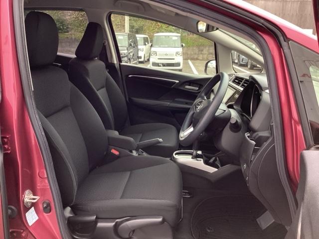 フィット １３Ｇ・Ｌホンダセンシング　フルオート・エアーコンディショナー（プラズマクラスター技術搭載）　ＥＴＣ車載器　サイドカーテンエアバック　Ｄレコ　ＵＳＢ　リアカメラ　エアバック　パワーウインドウ　記録簿　キーフリーシステム　ＶＳＡ（17枚目）