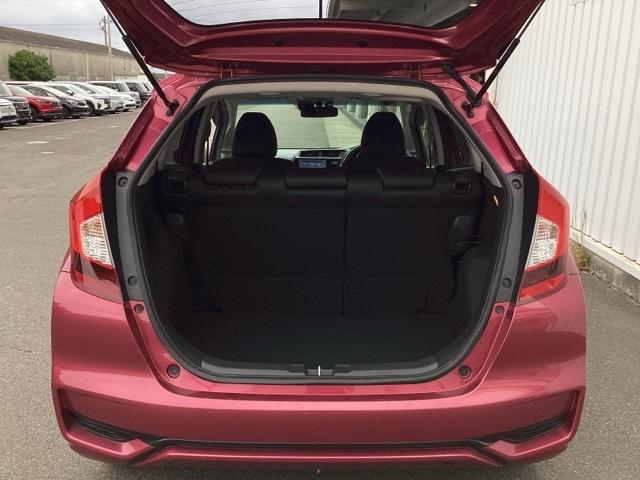 フィット １３Ｇ・Ｌホンダセンシング　フルオート・エアーコンディショナー（プラズマクラスター技術搭載）　ＥＴＣ車載器　サイドカーテンエアバック　Ｄレコ　ＵＳＢ　リアカメラ　エアバック　パワーウインドウ　記録簿　キーフリーシステム　ＶＳＡ（19枚目）