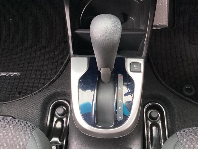 フィット １３Ｇ・Ｌホンダセンシング　フルオート・エアーコンディショナー（プラズマクラスター技術搭載）　ＥＴＣ車載器　サイドカーテンエアバック　Ｄレコ　ＵＳＢ　リアカメラ　エアバック　パワーウインドウ　記録簿　キーフリーシステム　ＶＳＡ（27枚目）