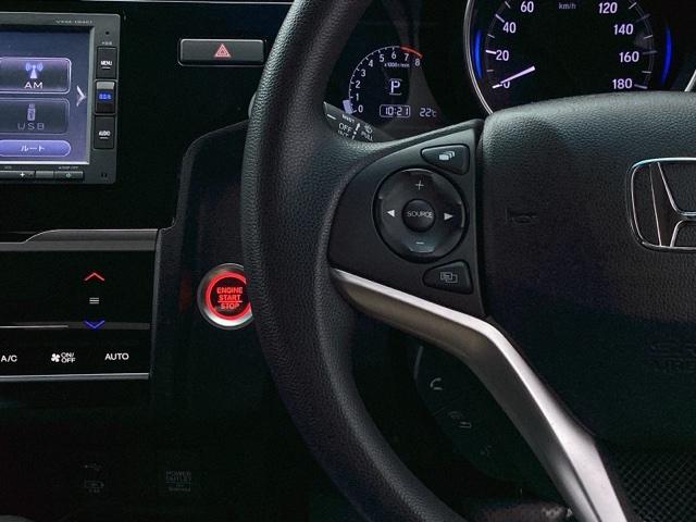 フィット １３Ｇ・Ｌホンダセンシング　フルオート・エアーコンディショナー（プラズマクラスター技術搭載）　ＥＴＣ車載器　サイドカーテンエアバック　Ｄレコ　ＵＳＢ　リアカメラ　エアバック　パワーウインドウ　記録簿　キーフリーシステム　ＶＳＡ（30枚目）