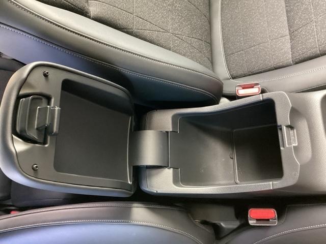 ヴェゼル ｅ：ＨＥＶＺ　ＥＴＣ／純正ナビ／バックモニター／ホンダセンシング　スマキ　Ｐトランク　フルオートエアコン　Ｄレコ　エアバッグ　両席エアバック　Ｒカメ　記録簿付　パワーウィンドウ　ＬＥＤランプ　ソナー　クルーズＣ（35枚目）