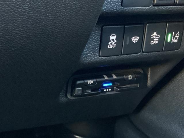 フリード＋ハイブリッド ハイブリッド・クロスター　ＥＴＣ／純正ナビ／バックモニター／ホンダセンシング／社外ドラレコ　シ－トヒ－タ－　Ｒカメラ　コーナーセンサー　ＶＳＡ　クルコン　ＬＥＤライト　サイドカーテンエアバック　フルセグＴＶ　フルオートエアコン（15枚目）