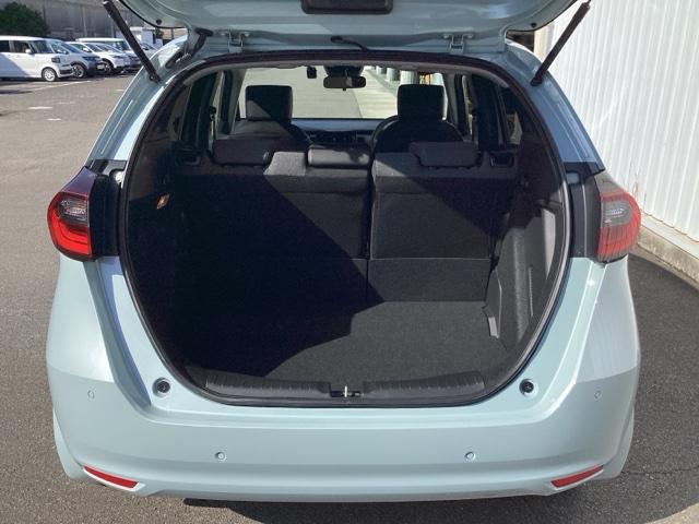 フィット ｅ：ＨＥＶホーム　ＨｏｎｄａＣＯＮＮＥＣＴｆｏｒＧａｔｈｅｒｓ＋ナビ装着用スペシャルパッケージ　クリソナ　助手席エアバッグ　運転席エアバッグ　１オナ　アイドリングストップ　ＬＥＤライト　ＵＳＢ接続　バックカメラ　ＡＢＳ（18枚目）