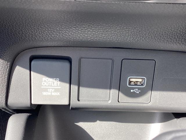 フィット ｅ：ＨＥＶホーム　ＨｏｎｄａＣＯＮＮＥＣＴｆｏｒＧａｔｈｅｒｓ＋ナビ装着用スペシャルパッケージ　クリソナ　助手席エアバッグ　運転席エアバッグ　１オナ　アイドリングストップ　ＬＥＤライト　ＵＳＢ接続　バックカメラ　ＡＢＳ（22枚目）