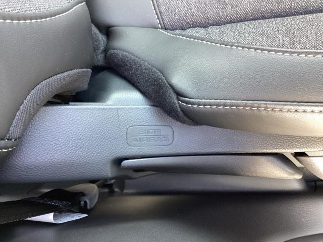 フィット ｅ：ＨＥＶホーム　ＨｏｎｄａＣＯＮＮＥＣＴｆｏｒＧａｔｈｅｒｓ＋ナビ装着用スペシャルパッケージ　クリソナ　助手席エアバッグ　運転席エアバッグ　１オナ　アイドリングストップ　ＬＥＤライト　ＵＳＢ接続　バックカメラ　ＡＢＳ（35枚目）