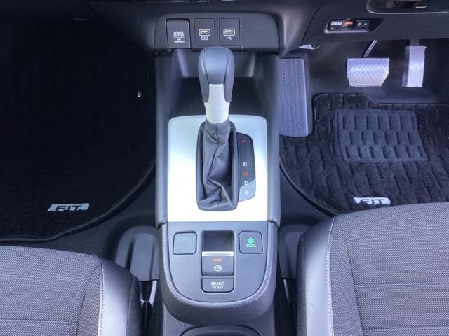 フィット ｅ：ＨＥＶクロスター　メモリーナビ　リアカメラ　ＥＴＣ　衝突回避システム　フルオートエアコン　整備記録簿　ＬＥＤランプ　エアバッグ　サイドエアバック　地デジ　オートクルーズコントロール　ＶＳＡ　バックカメラ　ＵＳＢ　ＡＢＳ（14枚目）