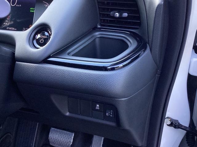 フィット ｅ：ＨＥＶクロスター　メモリーナビ　リアカメラ　ＥＴＣ　衝突回避システム　フルオートエアコン　整備記録簿　ＬＥＤランプ　エアバッグ　サイドエアバック　地デジ　オートクルーズコントロール　ＶＳＡ　バックカメラ　ＵＳＢ　ＡＢＳ（15枚目）