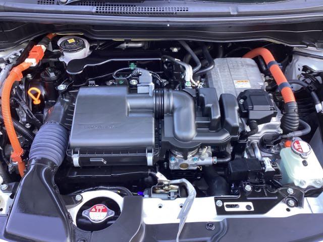 フィット ｅ：ＨＥＶクロスター　メモリーナビ　リアカメラ　ＥＴＣ　衝突回避システム　フルオートエアコン　整備記録簿　ＬＥＤランプ　エアバッグ　サイドエアバック　地デジ　オートクルーズコントロール　ＶＳＡ　バックカメラ　ＵＳＢ　ＡＢＳ（16枚目）