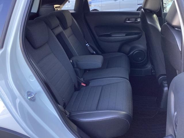 フィット ｅ：ＨＥＶクロスター　メモリーナビ　リアカメラ　ＥＴＣ　衝突回避システム　フルオートエアコン　整備記録簿　ＬＥＤランプ　エアバッグ　サイドエアバック　地デジ　オートクルーズコントロール　ＶＳＡ　バックカメラ　ＵＳＢ　ＡＢＳ（18枚目）