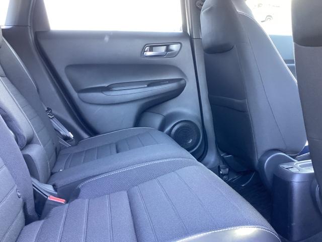 フィット ｅ：ＨＥＶクロスター　メモリーナビ　リアカメラ　ＥＴＣ　衝突回避システム　フルオートエアコン　整備記録簿　ＬＥＤランプ　エアバッグ　サイドエアバック　地デジ　オートクルーズコントロール　ＶＳＡ　バックカメラ　ＵＳＢ　ＡＢＳ（26枚目）