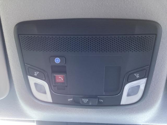 フィット ｅ：ＨＥＶクロスター　メモリーナビ　リアカメラ　ＥＴＣ　衝突回避システム　フルオートエアコン　整備記録簿　ＬＥＤランプ　エアバッグ　サイドエアバック　地デジ　オートクルーズコントロール　ＶＳＡ　バックカメラ　ＵＳＢ　ＡＢＳ（27枚目）