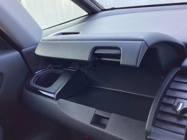 フィット ｅ：ＨＥＶクロスター　メモリーナビ　リアカメラ　ＥＴＣ　衝突回避システム　フルオートエアコン　整備記録簿　ＬＥＤランプ　エアバッグ　サイドエアバック　地デジ　オートクルーズコントロール　ＶＳＡ　バックカメラ　ＵＳＢ　ＡＢＳ（30枚目）