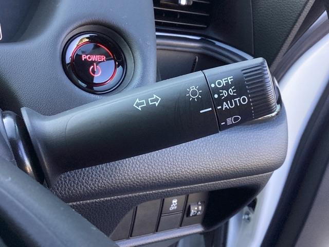 フィット ｅ：ＨＥＶクロスター　メモリーナビ　リアカメラ　ＥＴＣ　衝突回避システム　フルオートエアコン　整備記録簿　ＬＥＤランプ　エアバッグ　サイドエアバック　地デジ　オートクルーズコントロール　ＶＳＡ　バックカメラ　ＵＳＢ　ＡＢＳ（32枚目）