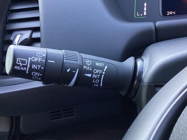 フィット ｅ：ＨＥＶクロスター　メモリーナビ　リアカメラ　ＥＴＣ　衝突回避システム　フルオートエアコン　整備記録簿　ＬＥＤランプ　エアバッグ　サイドエアバック　地デジ　オートクルーズコントロール　ＶＳＡ　バックカメラ　ＵＳＢ　ＡＢＳ（33枚目）