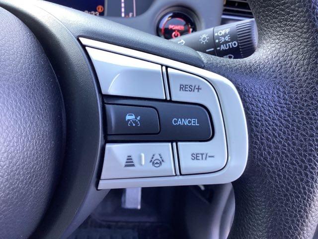 フィット ｅ：ＨＥＶクロスター　メモリーナビ　リアカメラ　ＥＴＣ　衝突回避システム　フルオートエアコン　整備記録簿　ＬＥＤランプ　エアバッグ　サイドエアバック　地デジ　オートクルーズコントロール　ＶＳＡ　バックカメラ　ＵＳＢ　ＡＢＳ（34枚目）