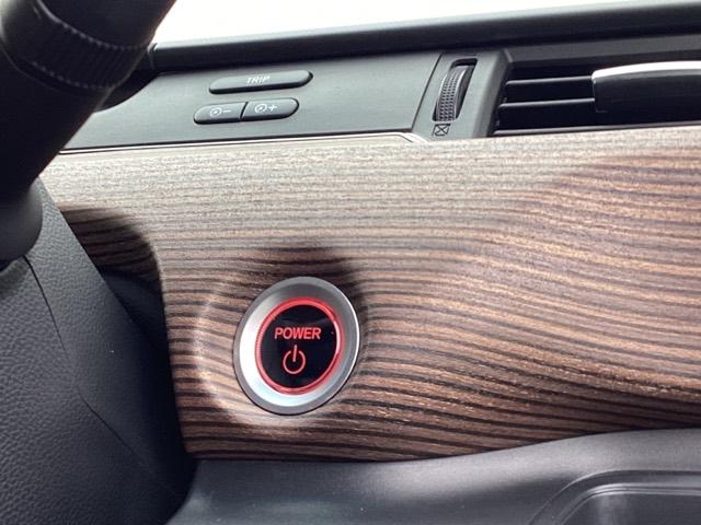 フリードハイブリッド ハイブリッド・クロスターホンダセンシング　メモリーナビ　ドラレコ　ＥＴＣ　リアカメラ　両側Ｐスライドドア　ＵＳＢ　オートクルーズコントロール　記録簿　ＤＶＤ再生可能　ＬＥＤライト　ＡＢＳ　盗難防止　シ－トヒ－タ－　スマ－トキ－　ＶＳＡ（14枚目）