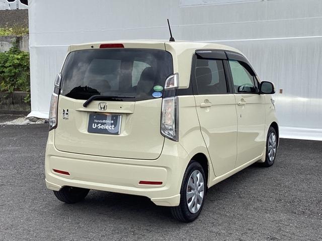 リアはプライバシーガラス付です。見た目もかっこいいですよね。また、太陽光を防ぐので冷房の効きを良くする効果もあるんです。エアコンを控えめにすれば燃費向上も見込めますよ。