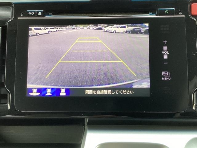 バックモニター付きで、車庫入れやバック時の後方確認をサポート。