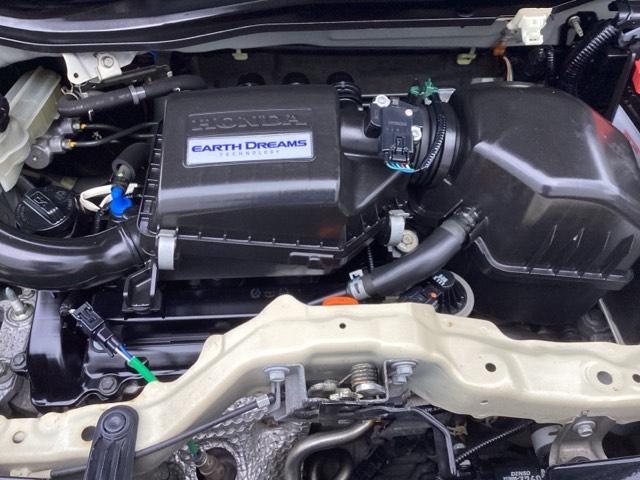 エンジンルームもしっかり洗浄していますので、覗いてみてください。